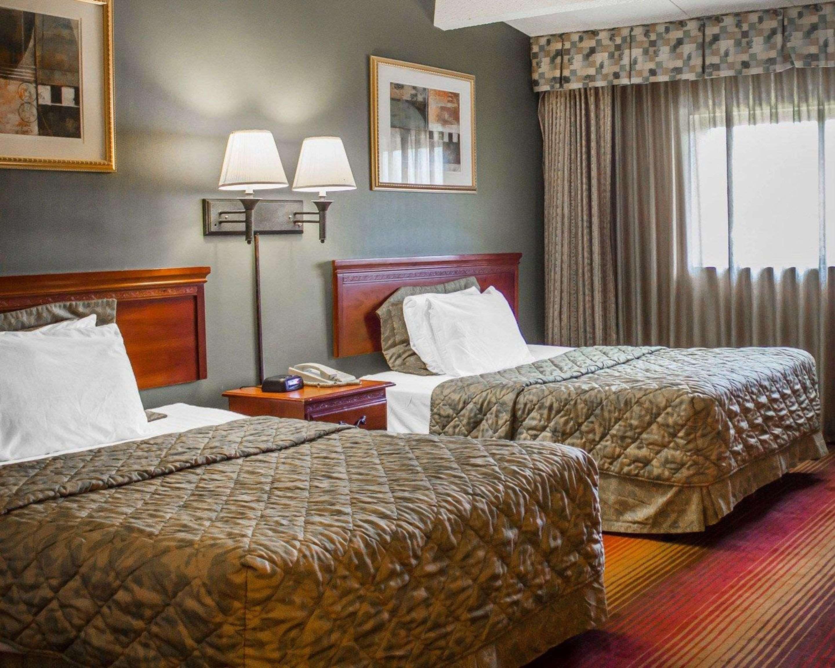 Rodeway Inn Huntington Station - Melville Exteriör bild