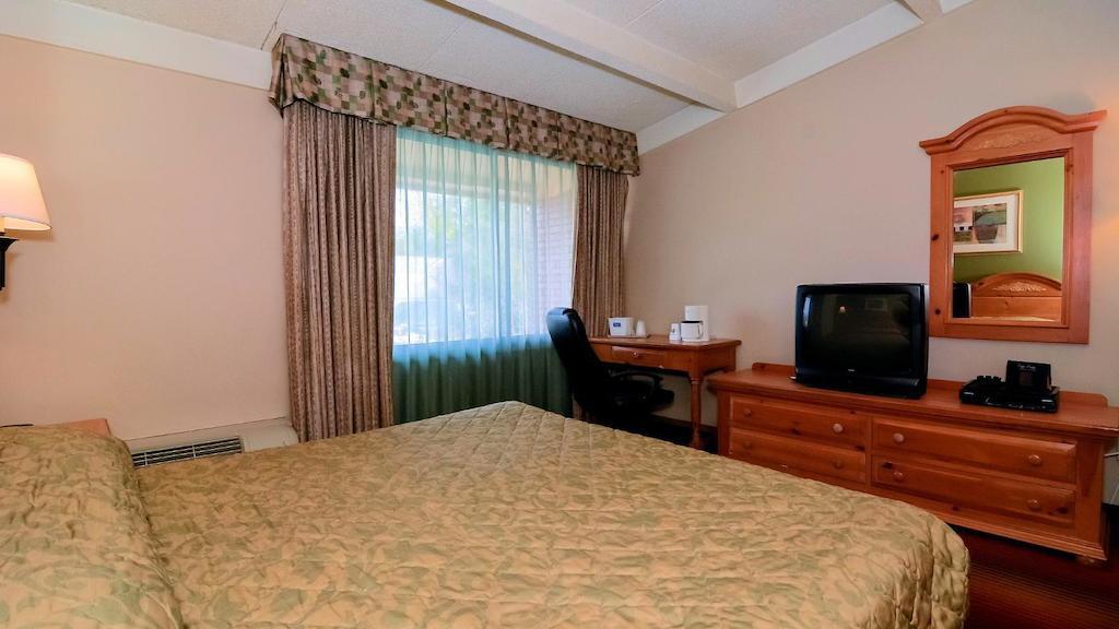 Rodeway Inn Huntington Station - Melville Exteriör bild