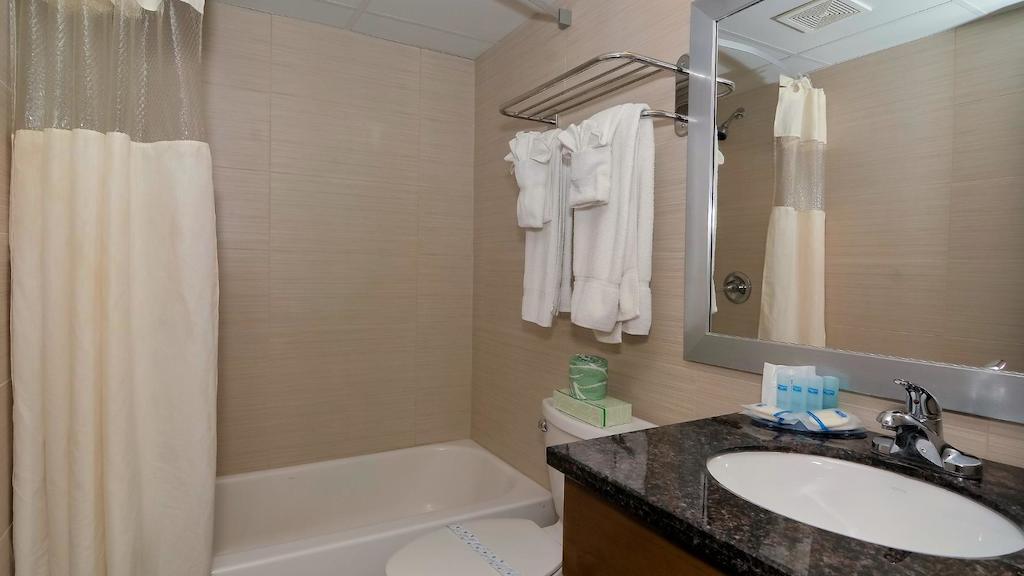 Rodeway Inn Huntington Station - Melville Exteriör bild