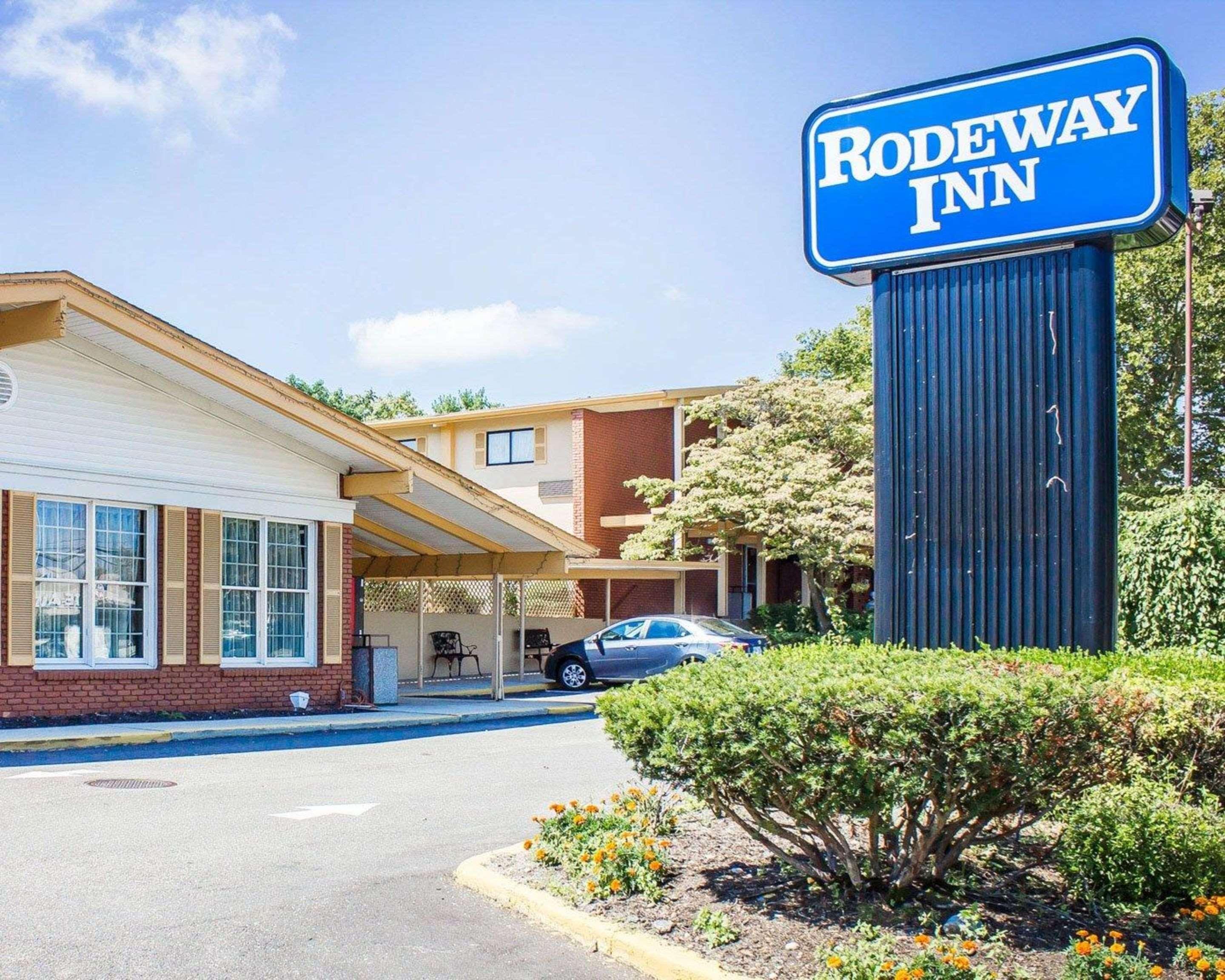 Rodeway Inn Huntington Station - Melville Exteriör bild