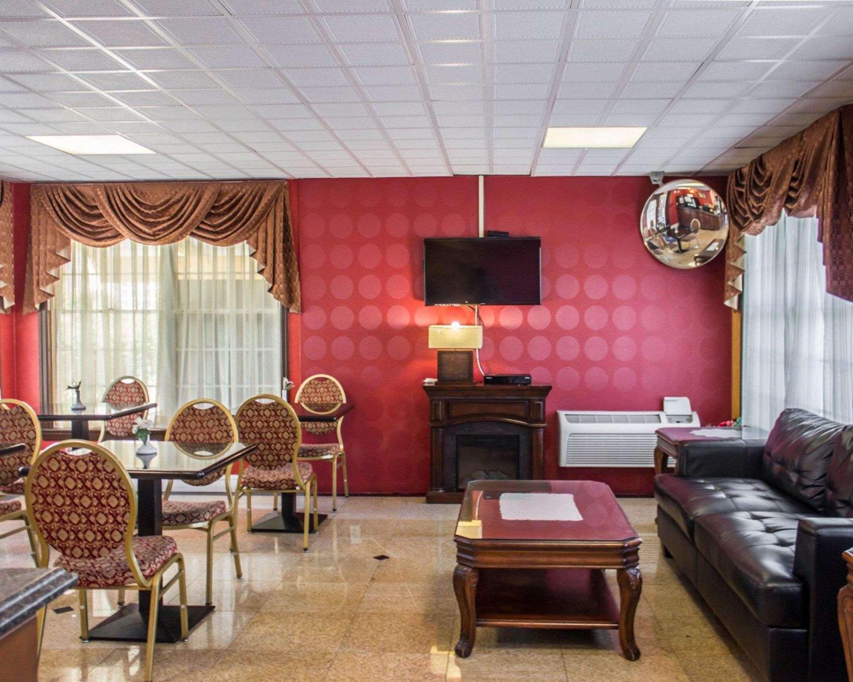 Rodeway Inn Huntington Station - Melville Exteriör bild