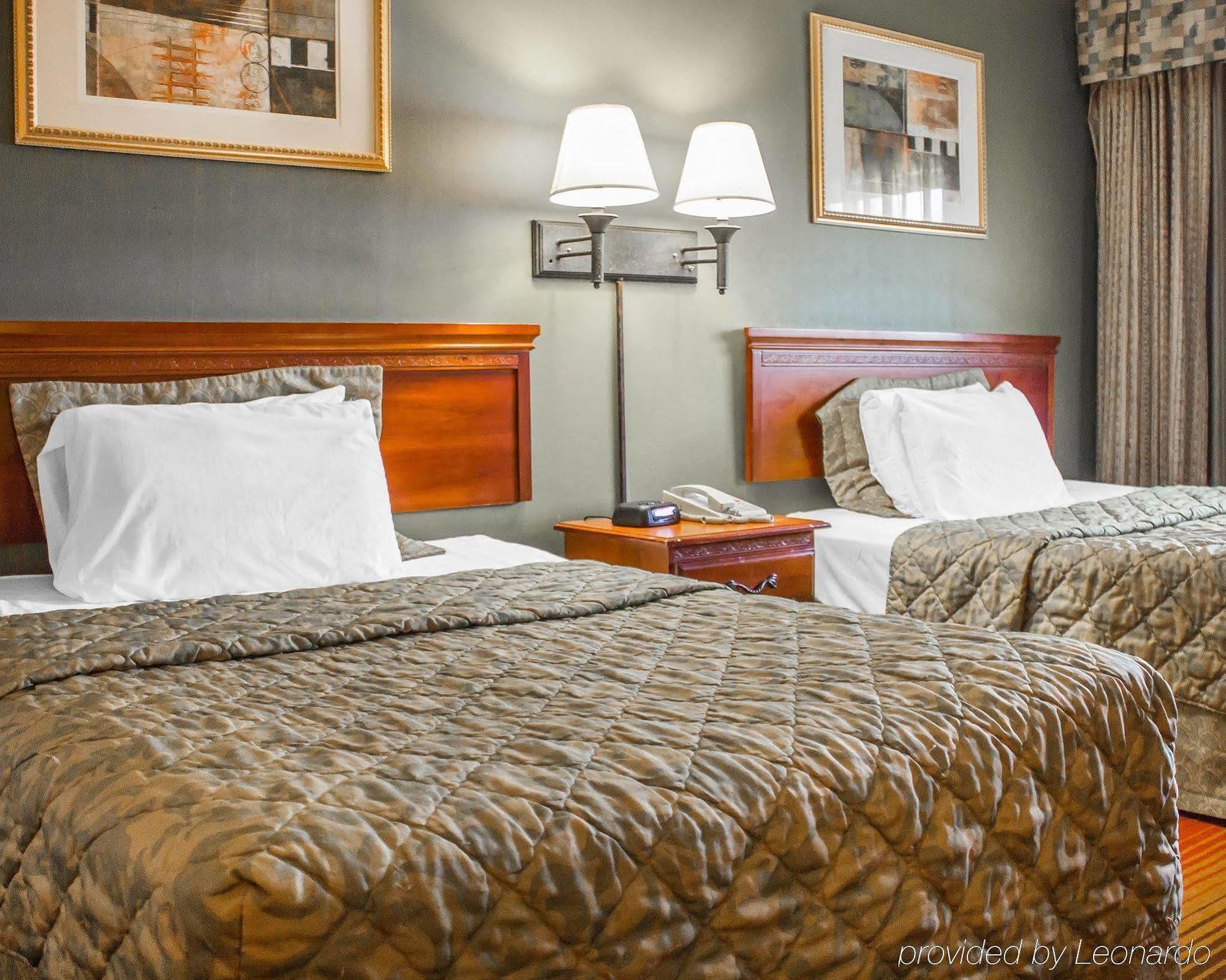 Rodeway Inn Huntington Station - Melville Exteriör bild